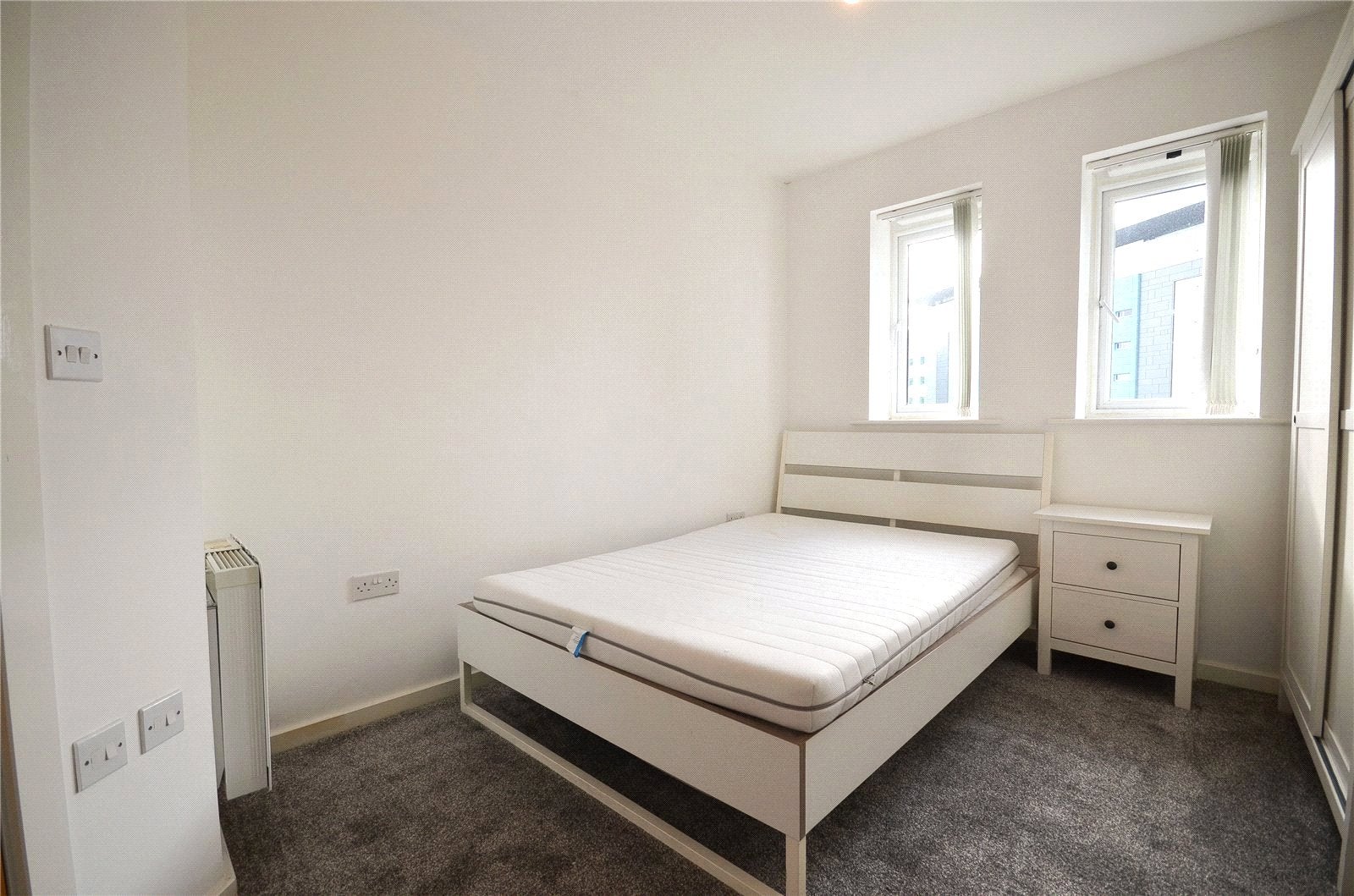 Flat Elmira Way in Salford