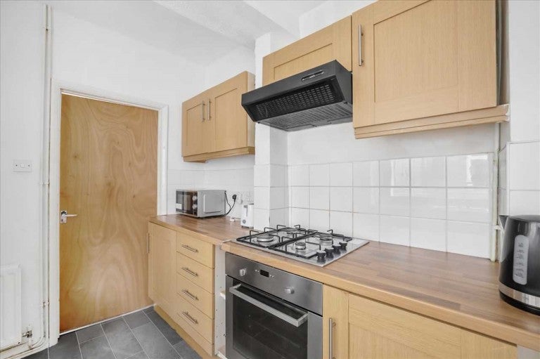 Room Chedworth Street in Plymouth