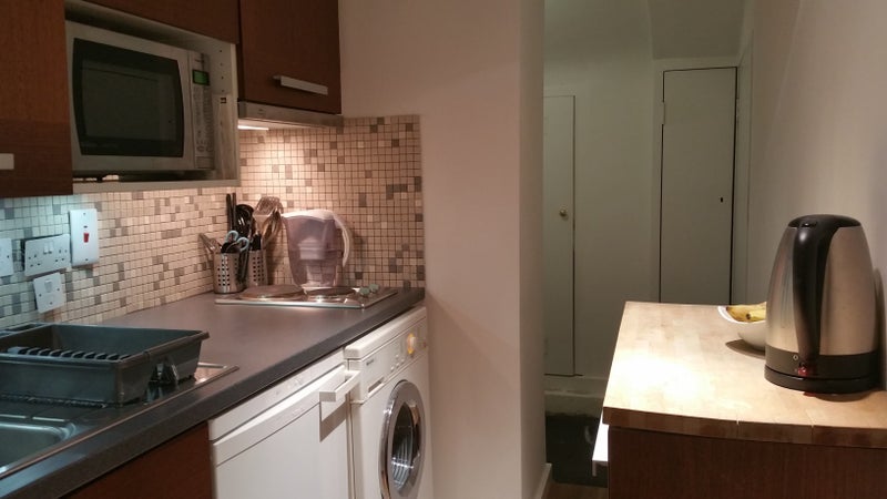 Room Cross Street in Greater London