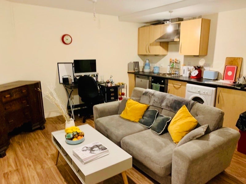Flat Elmdale Road in Bristol