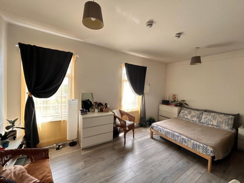 Room Frobisher Road in Greater London