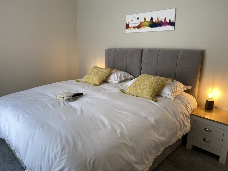 Room Whiteway Road in Bristol