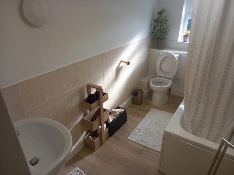 Room Whiteway Road in Bristol