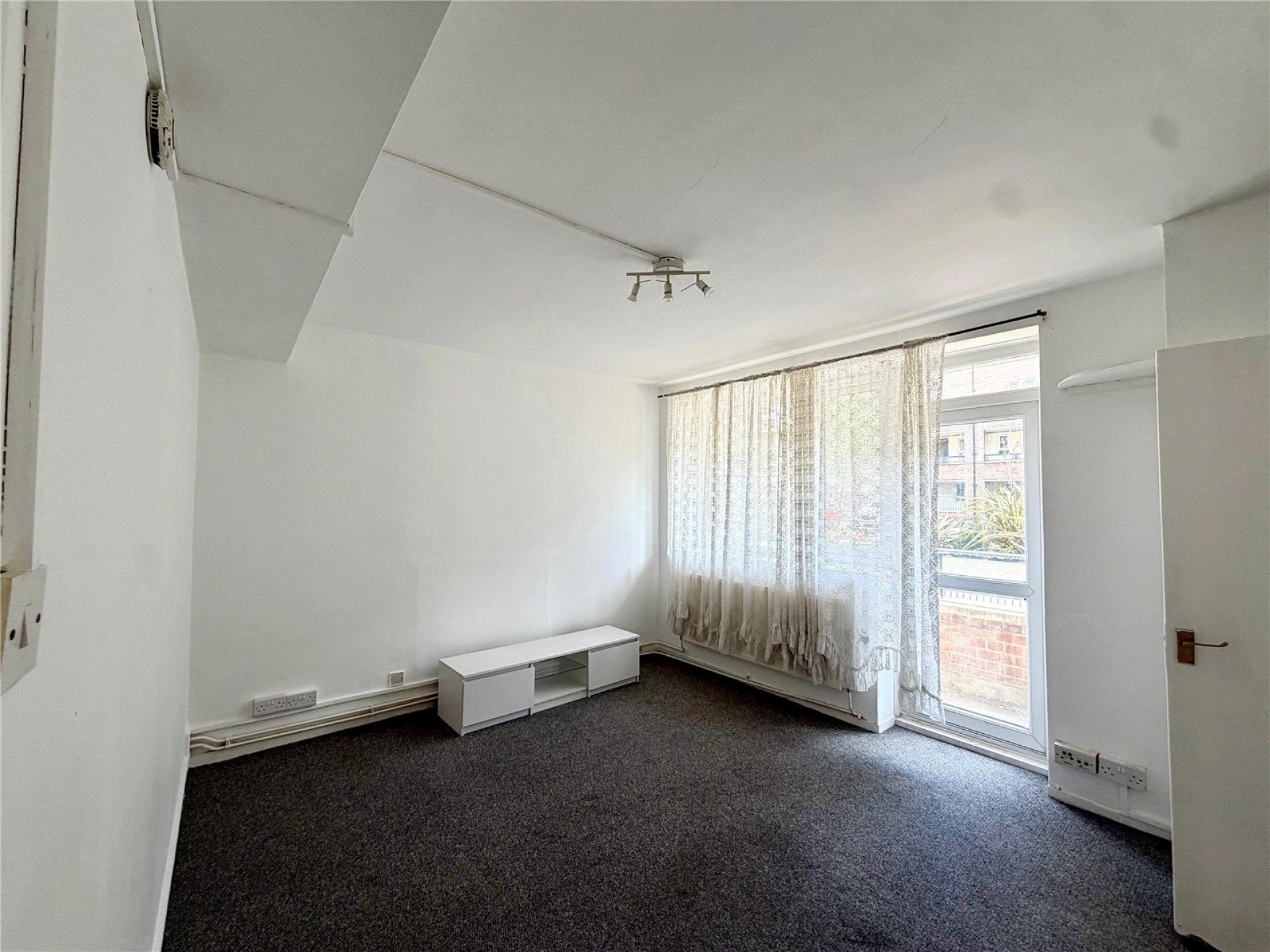 Flat Trelawney Estate in Greater London