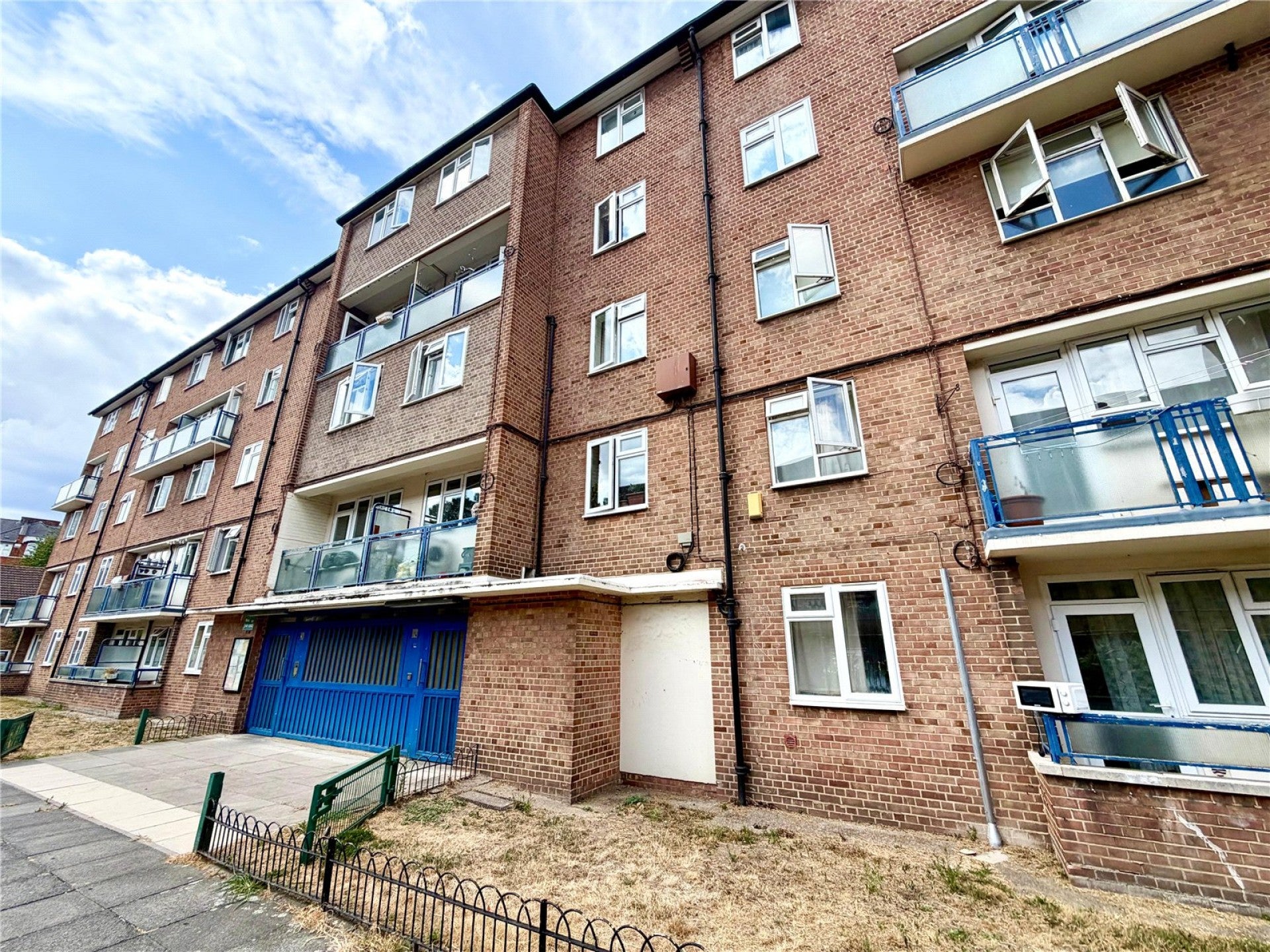 Flat Trelawney Estate in Greater London
