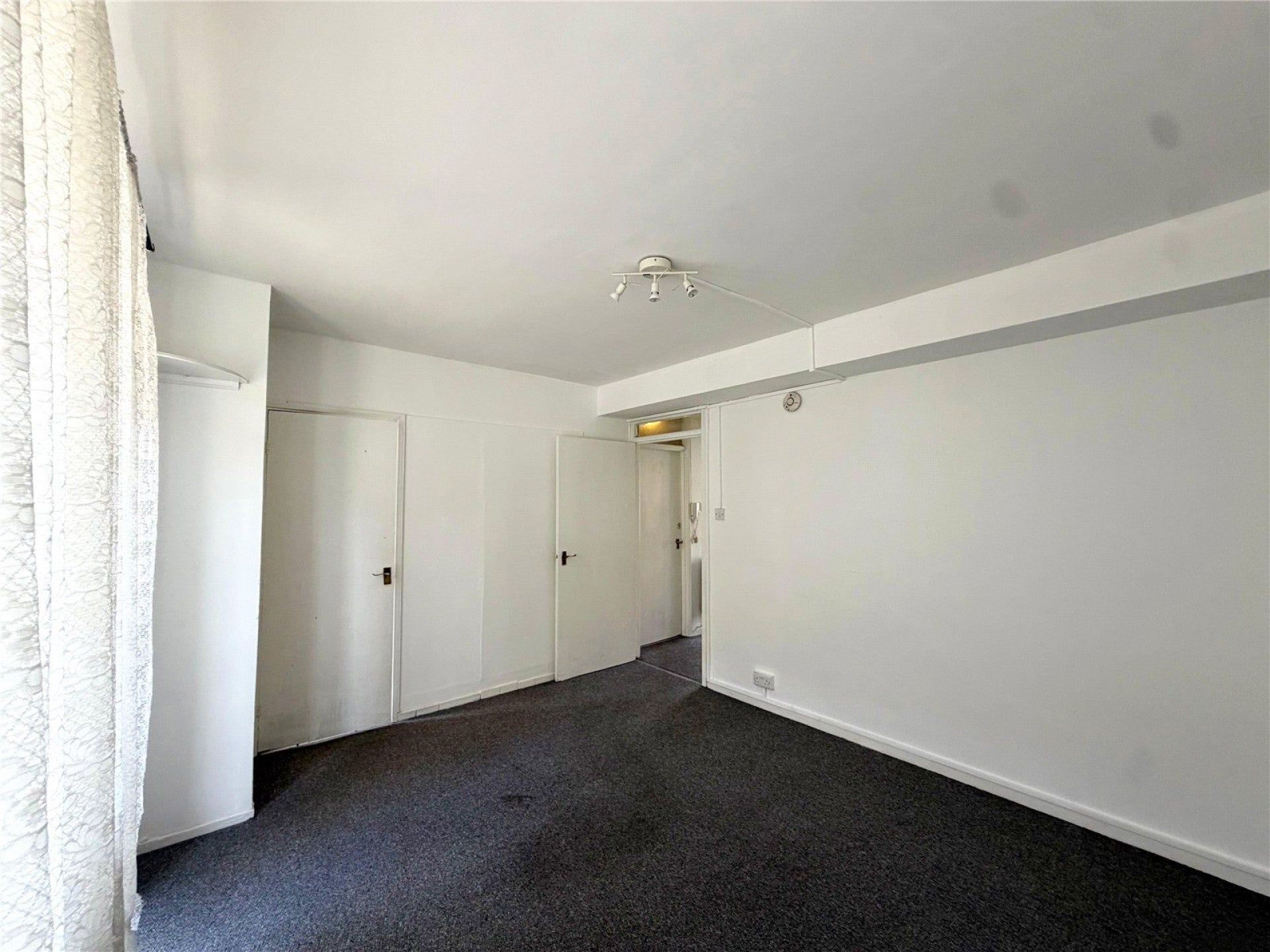 Flat Trelawney Estate in Greater London