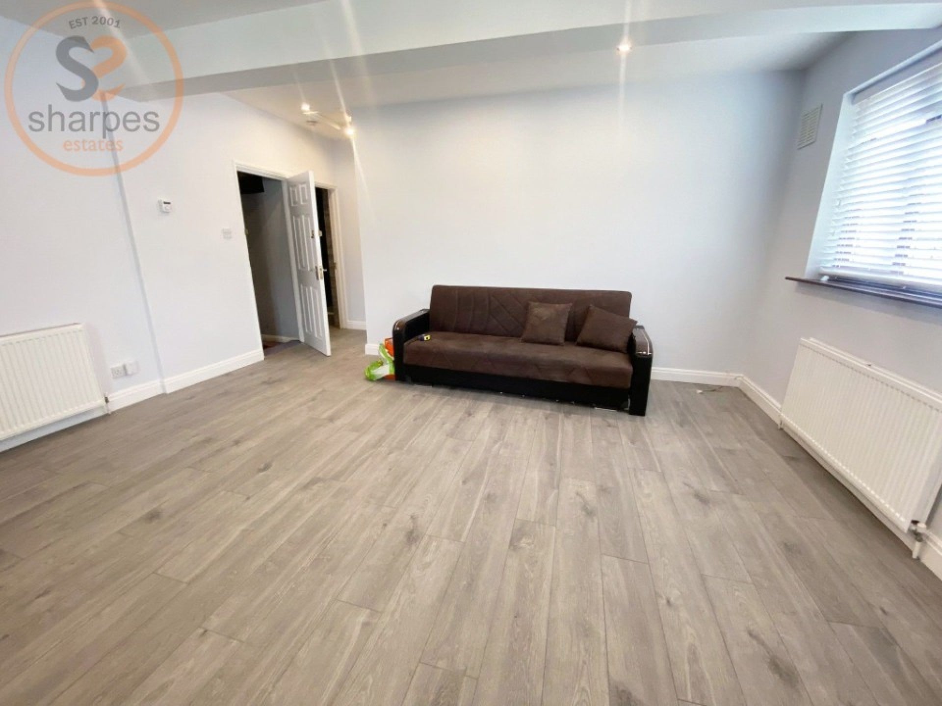 Flat Framfield Road in Greater London