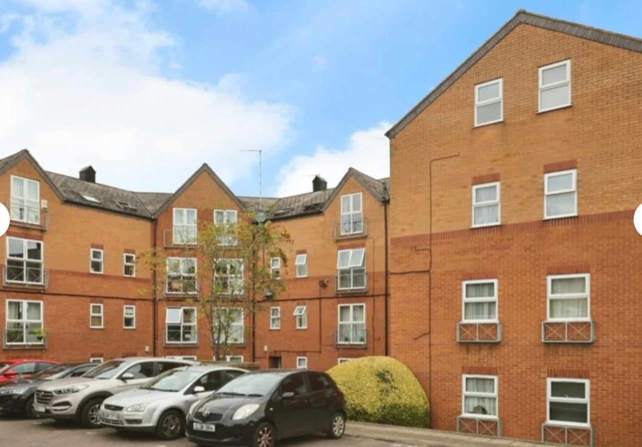 Flat Ashby Court in Cherwell District