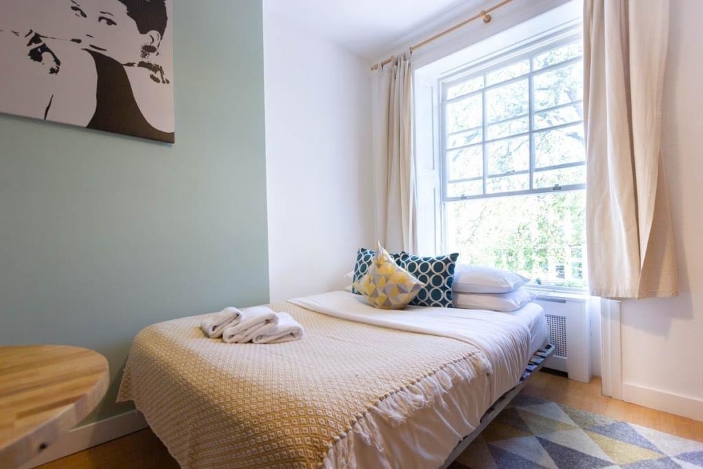 Flat Cartwright Gardens in Greater London