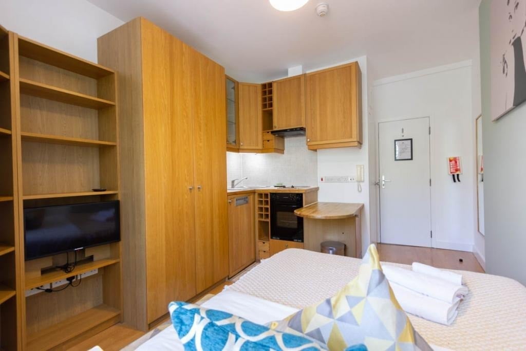 Flat Cartwright Gardens in Greater London