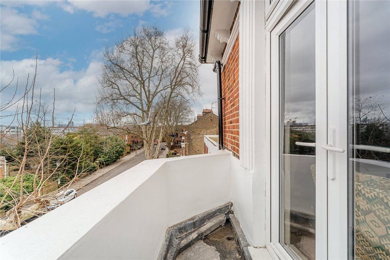 Room St Quintin Avenue in Greater London