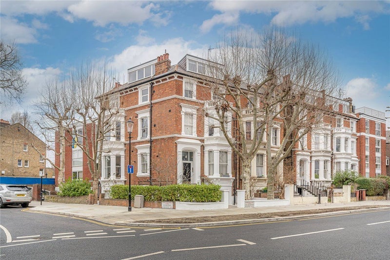 Room St Quintin Avenue in Greater London