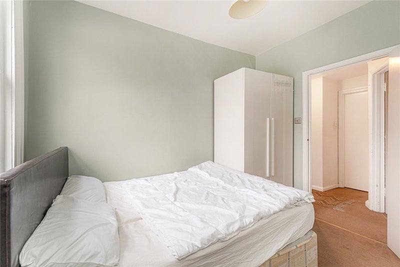 Room St Quintin Avenue in Greater London