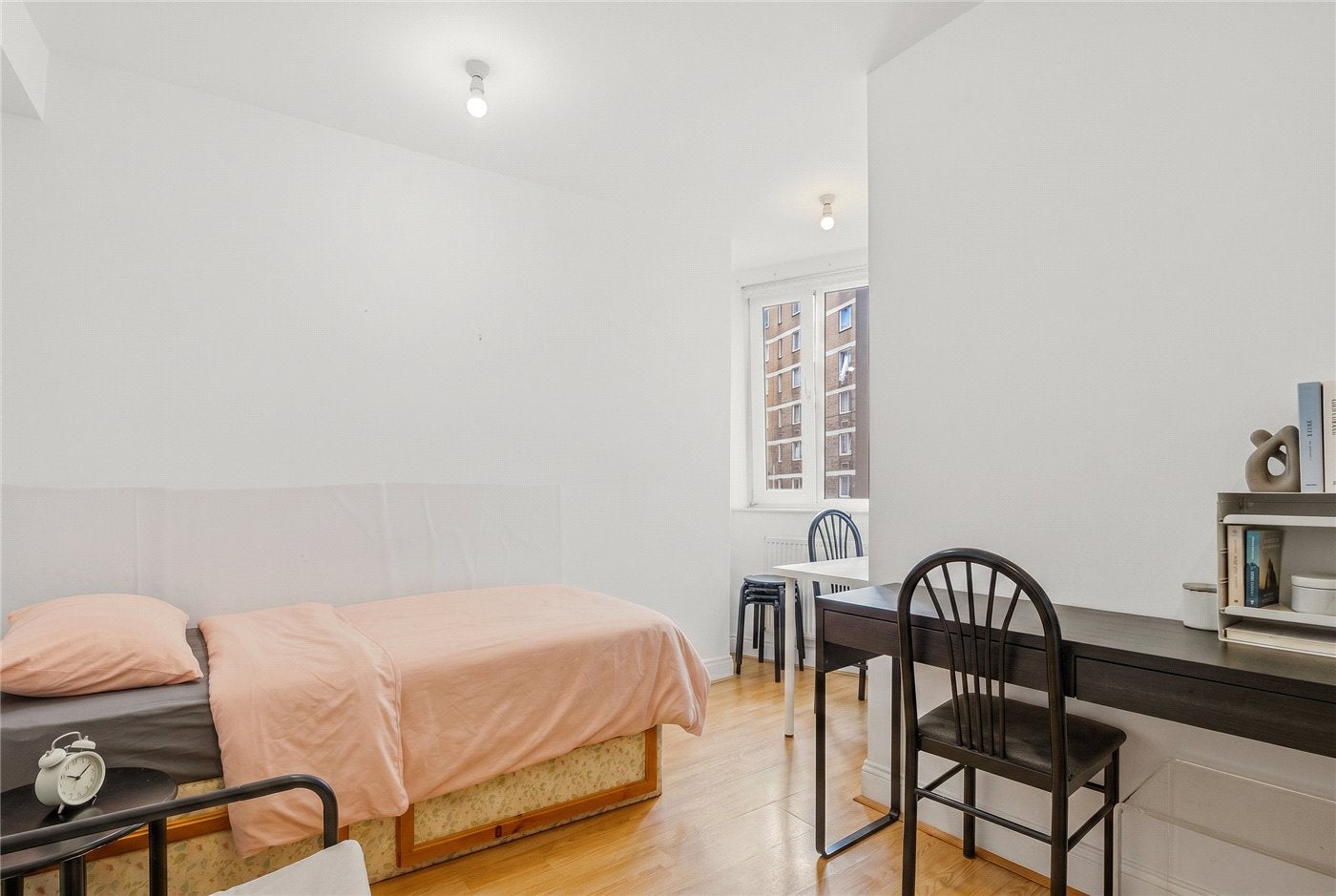Flat Sloane Avenue in Greater London