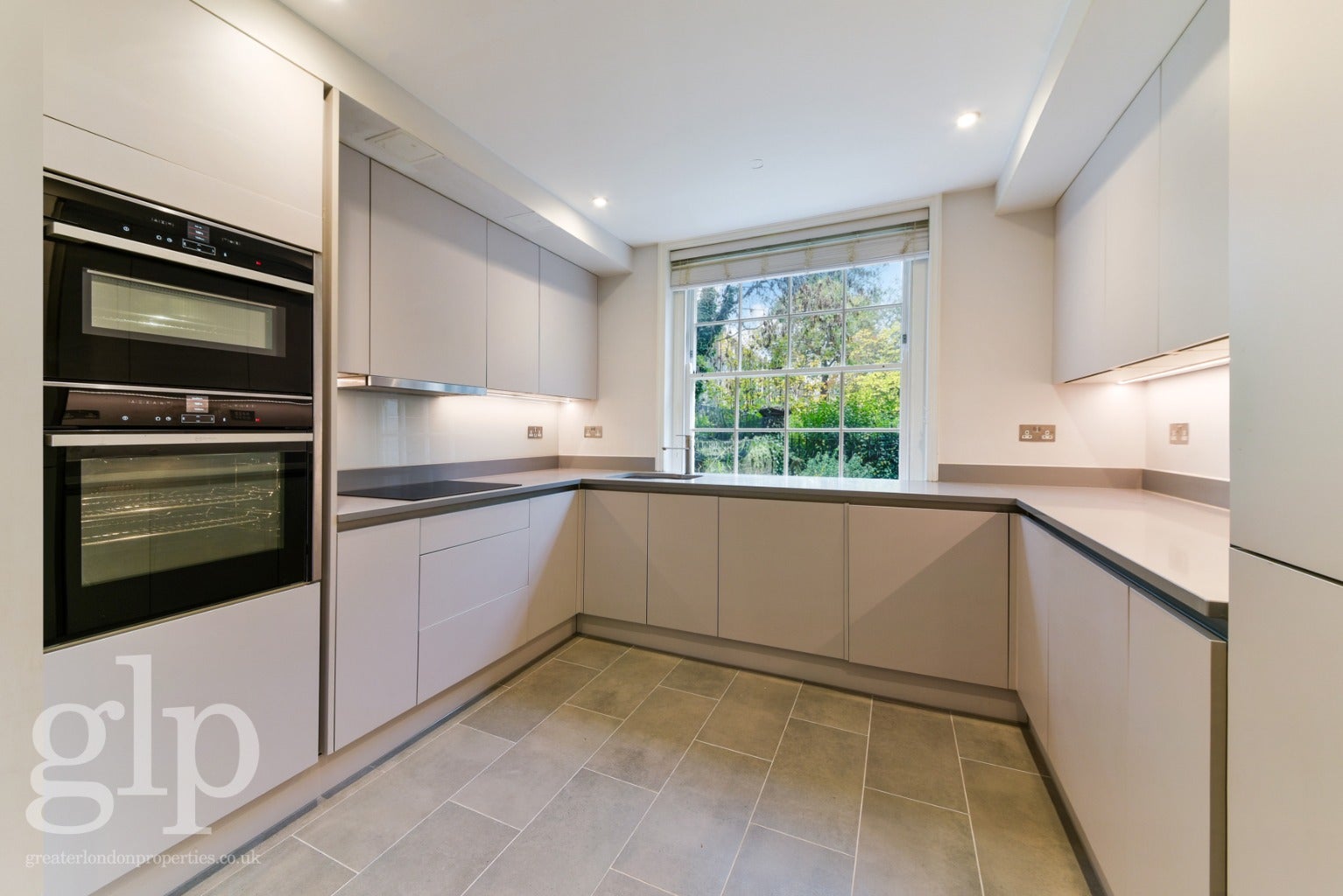 Flat Bedford Place in Greater London