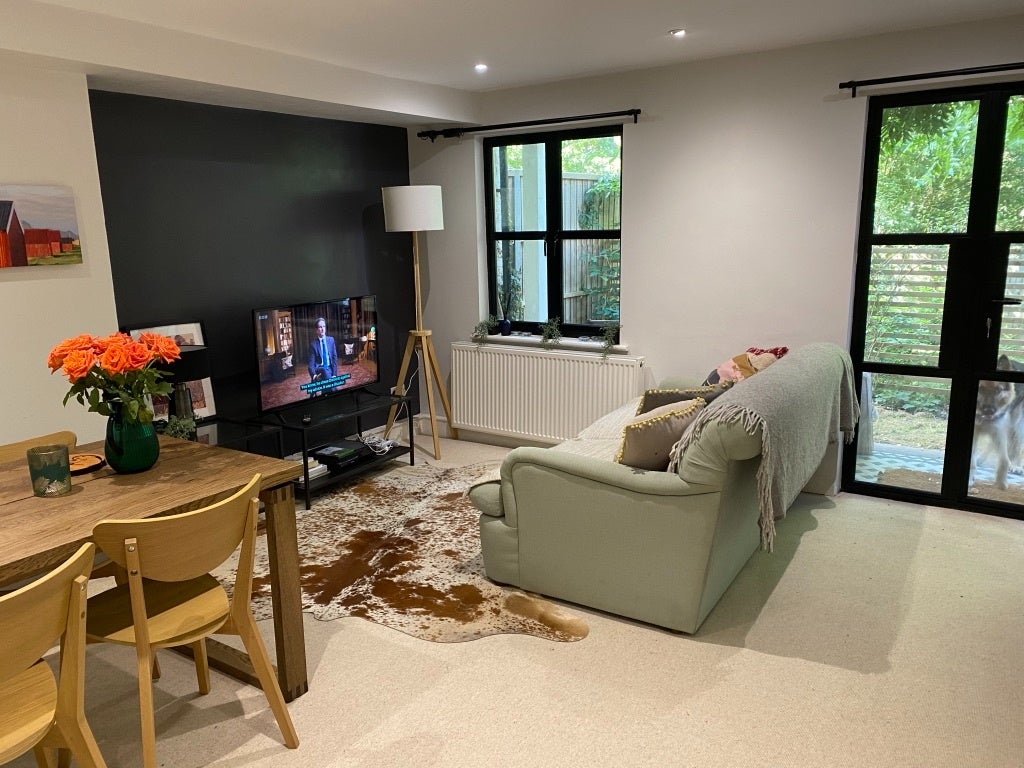 Flat Victoria Crescent in Greater London