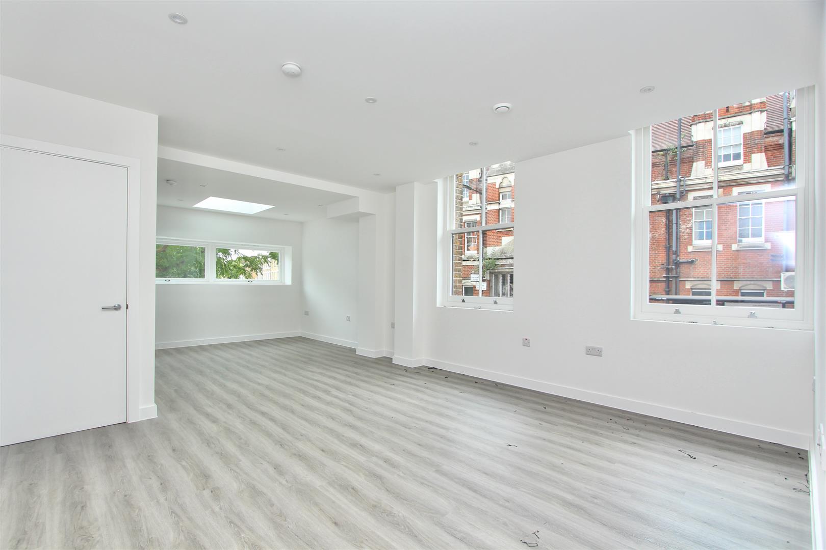 Flat Lawrence Buildings in Greater London