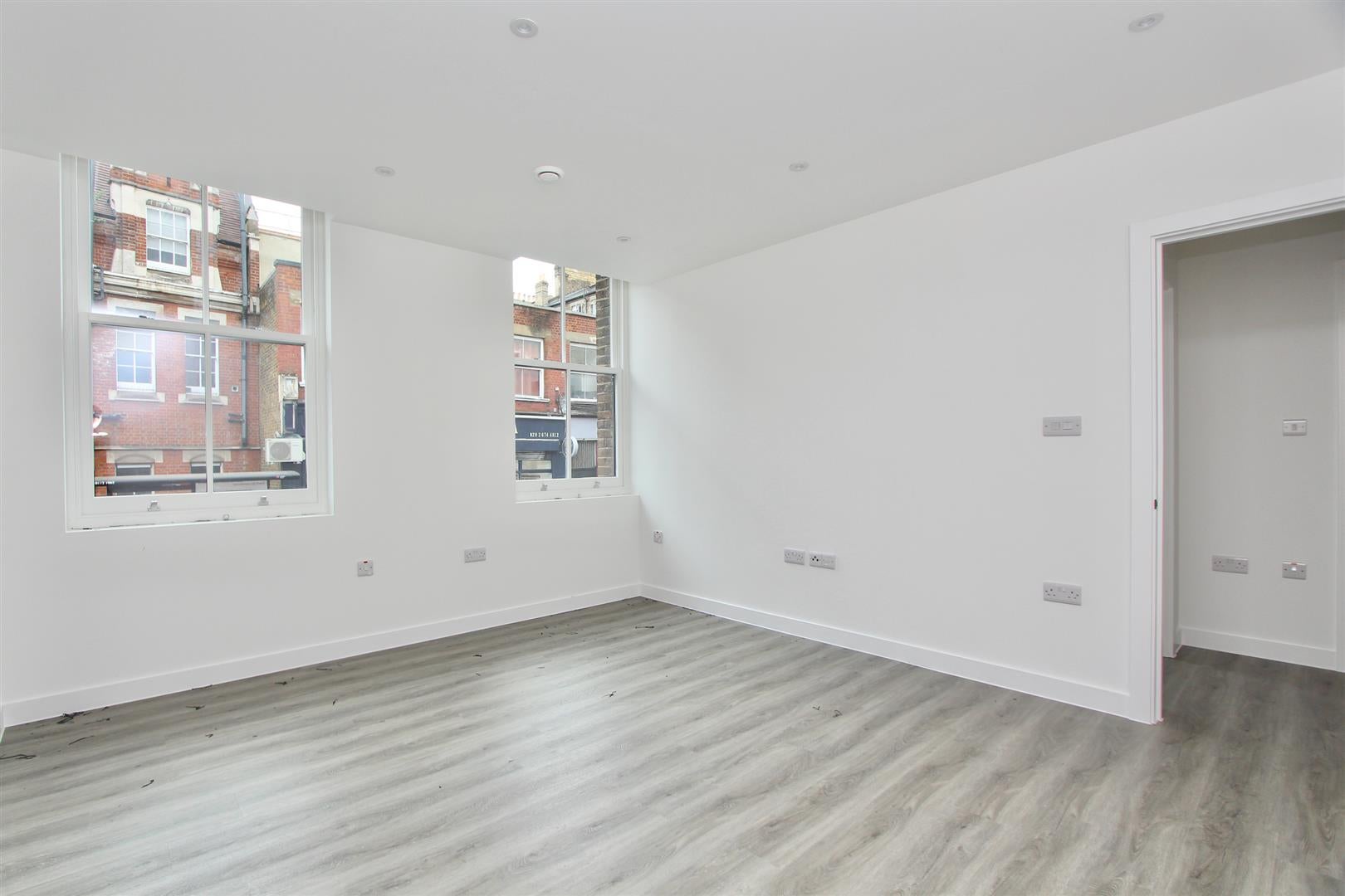 Flat Lawrence Buildings in Greater London