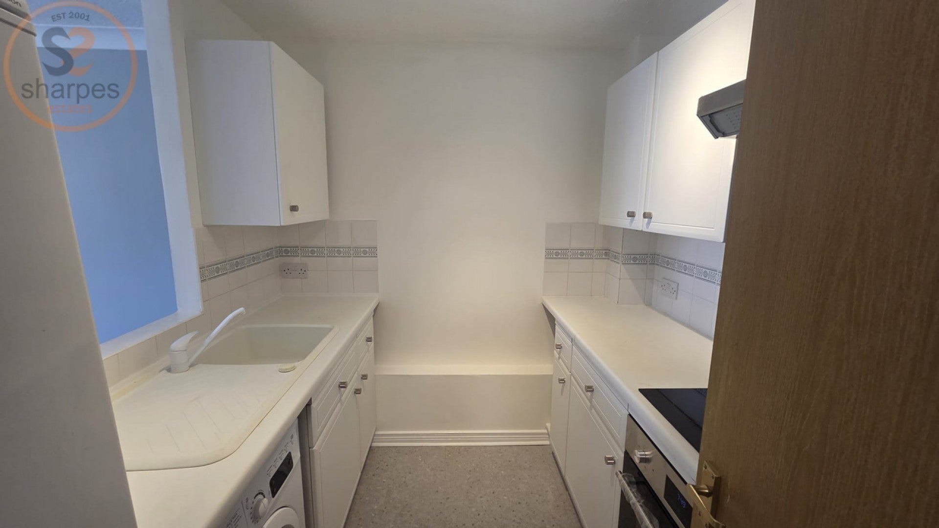 Flat Ravensbury Road in Greater London