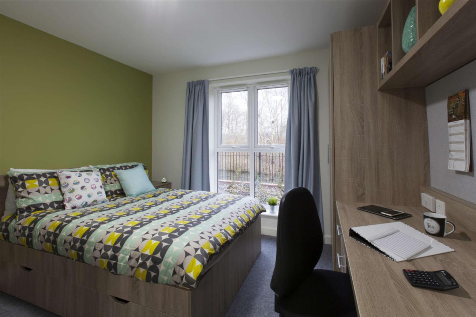 Flat Sturge Close in Birmingham