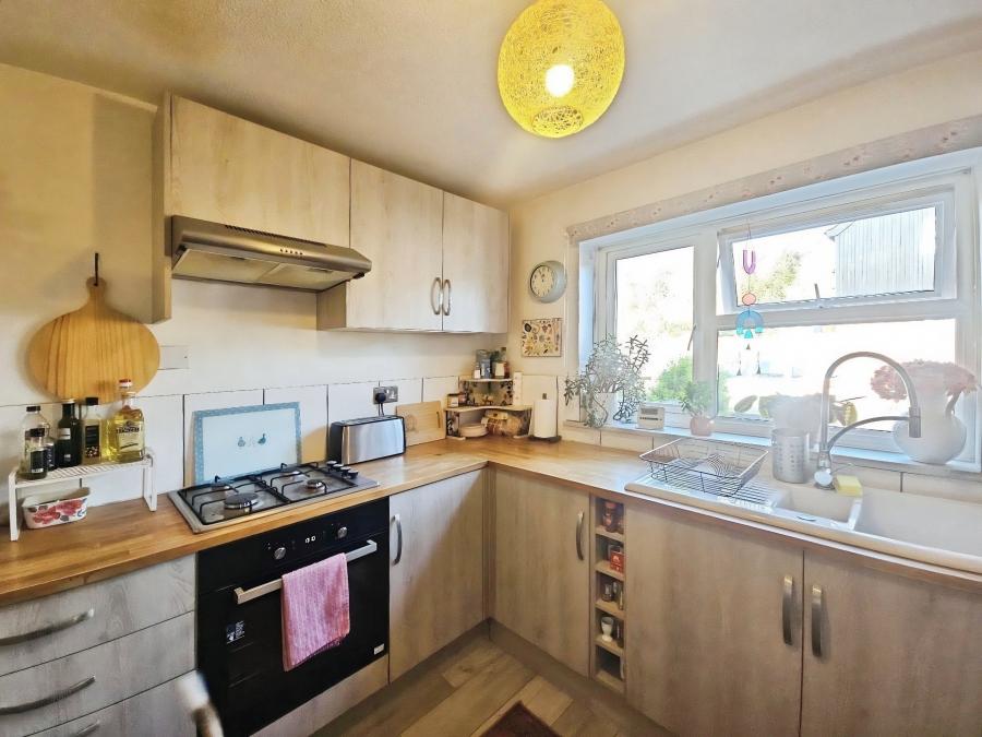 House Ellis Close in Arun