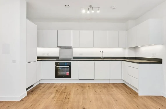 Flat Tallow Close in Greater London