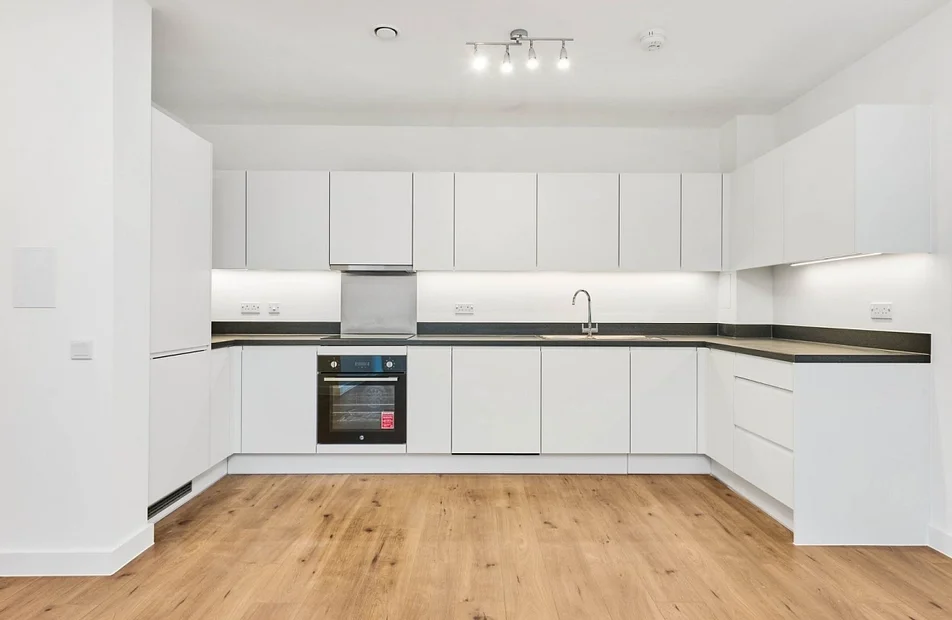 Flat Tallow Close in Greater London