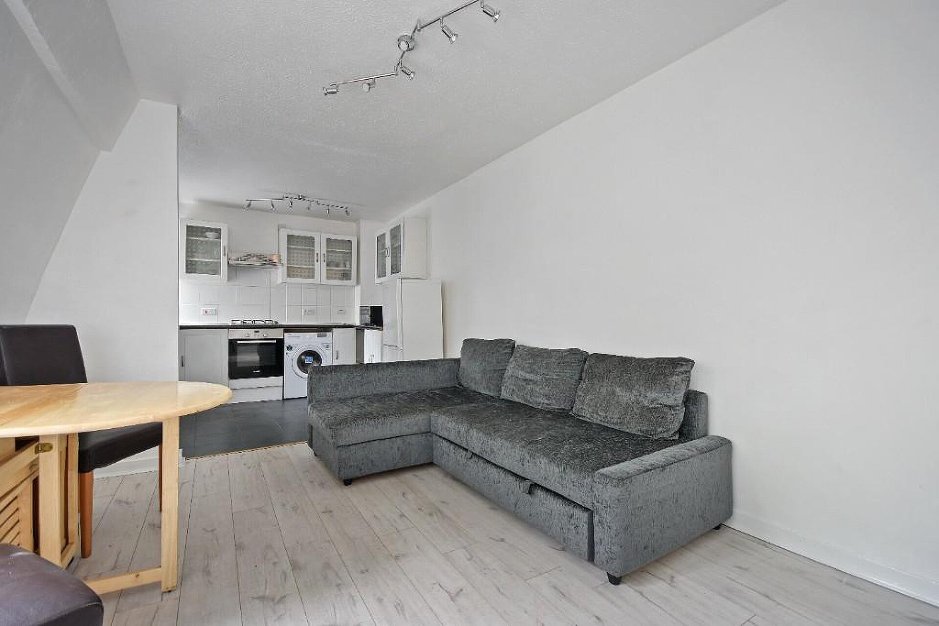 Flat Aeroville in Greater London