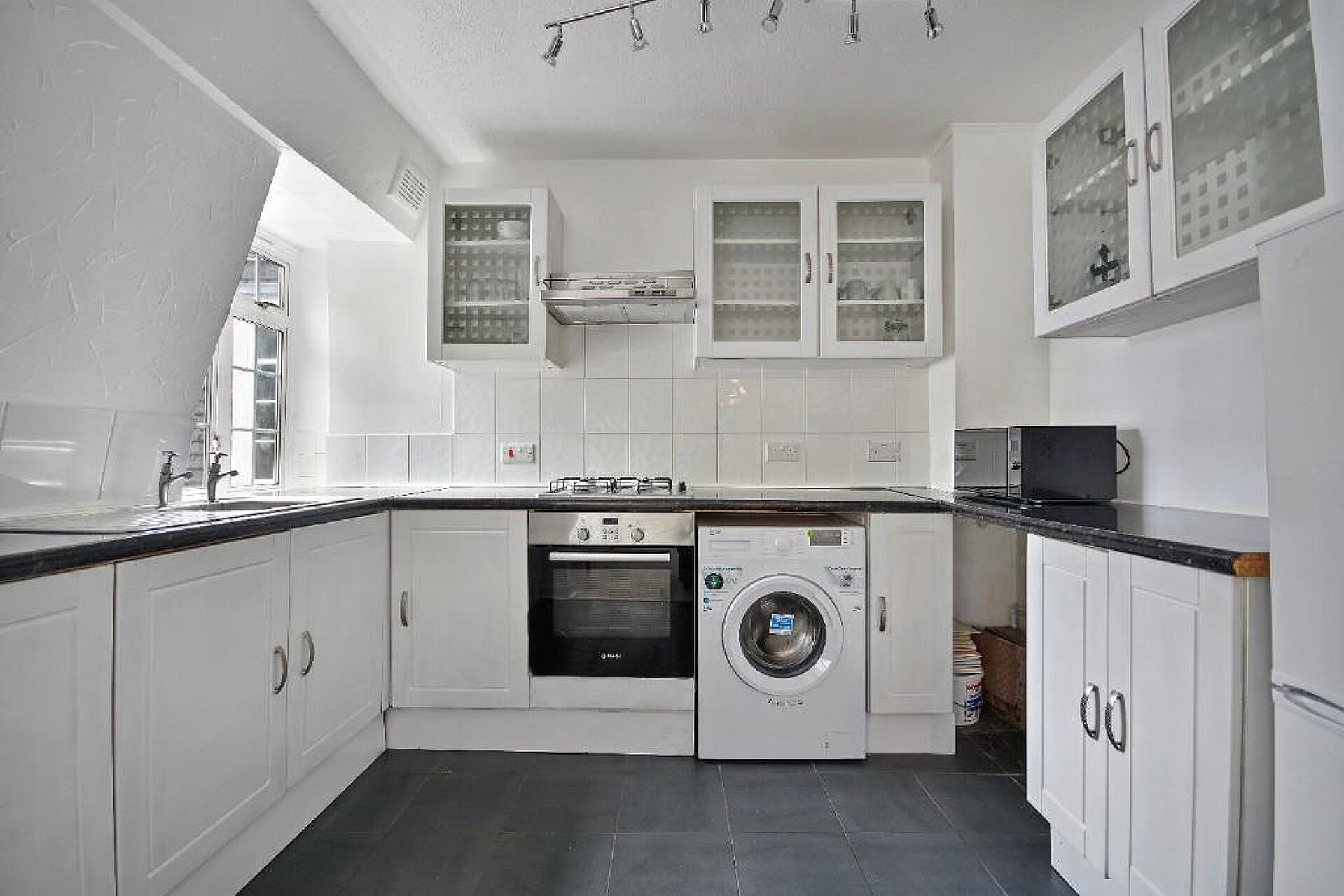 Flat Aeroville in Greater London
