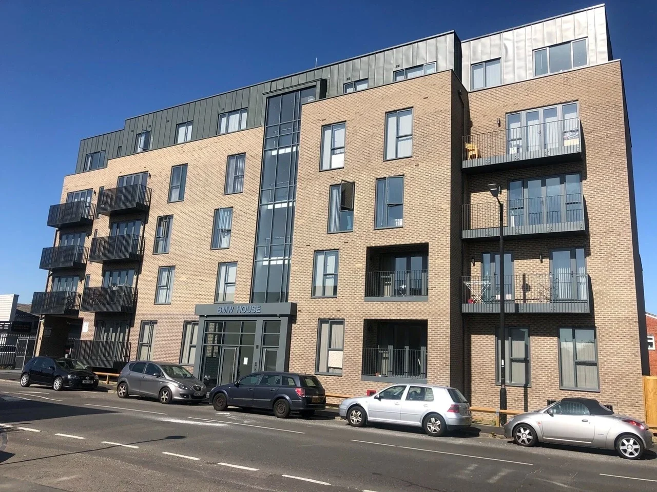 Flat Petersfield Avenue in Slough