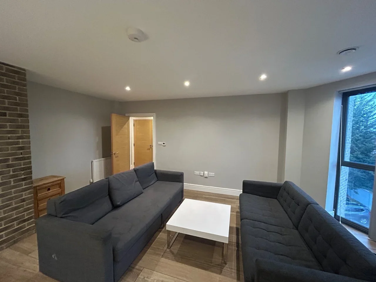 Flat Petersfield Avenue in Slough