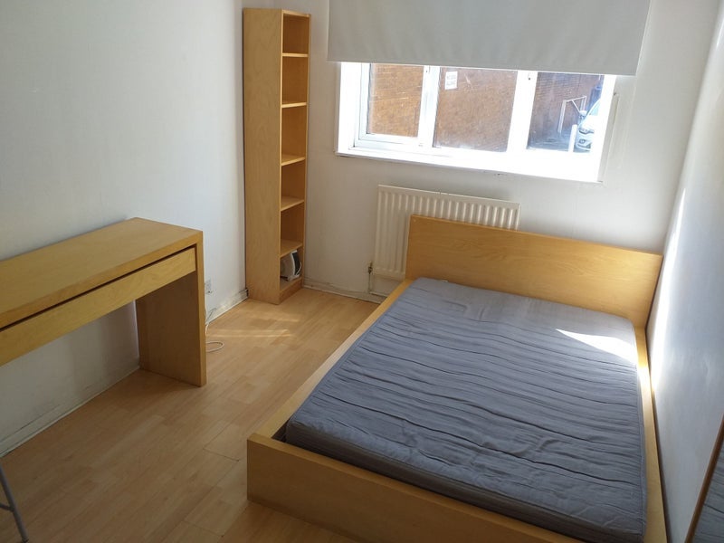Room Hamlet Way in Greater London