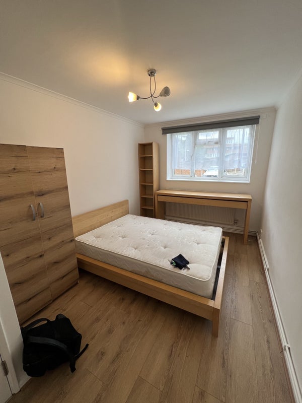 Room Hamlet Way in Greater London