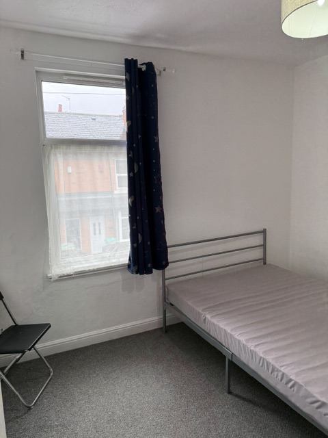 Room Whittier Road in Nottingham