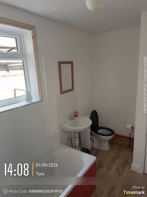 Room Whittier Road in Nottingham