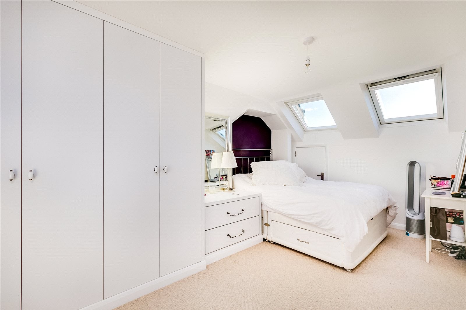 Flat Chilton Road in Greater London