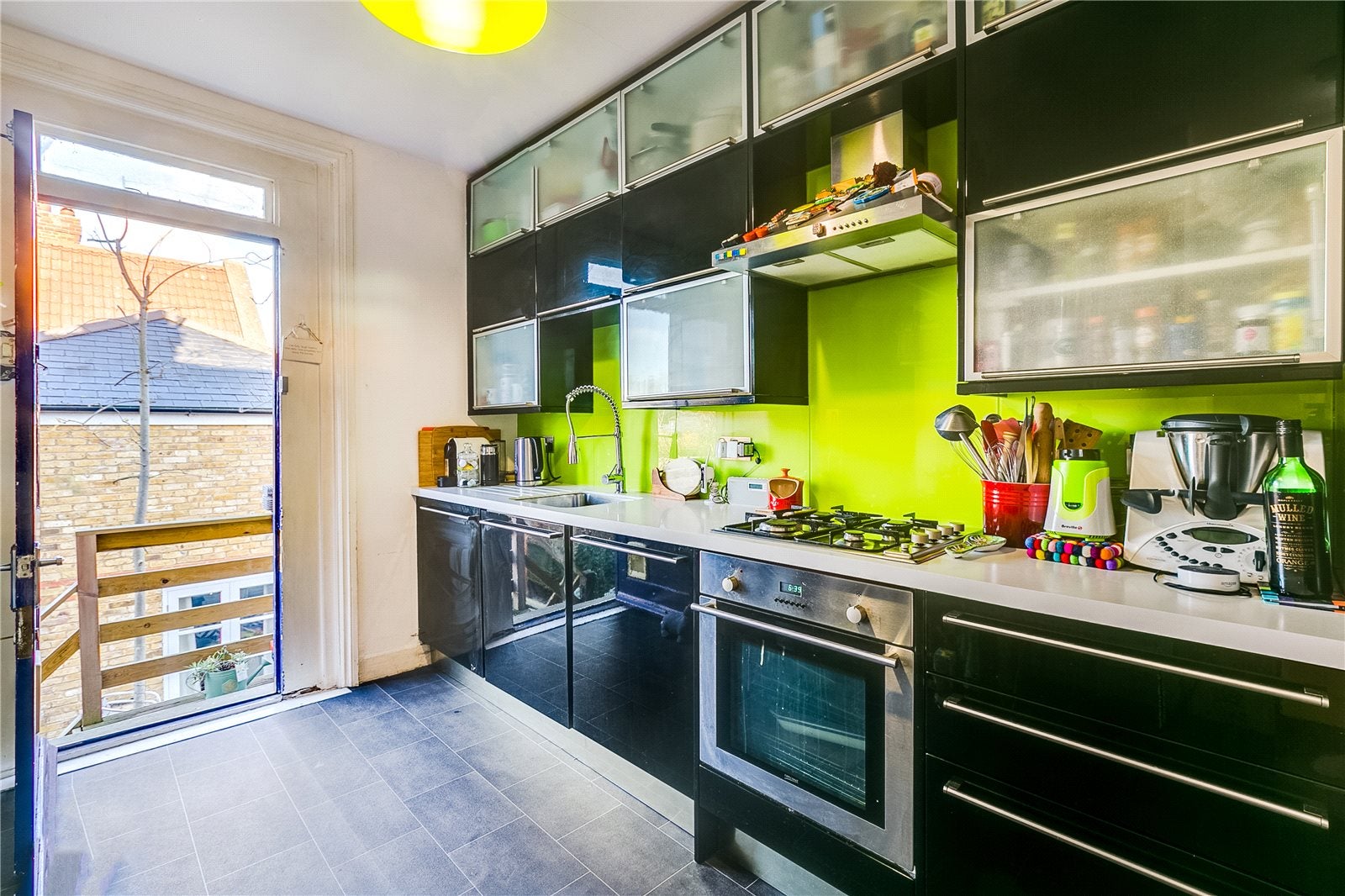Flat Chilton Road in Greater London