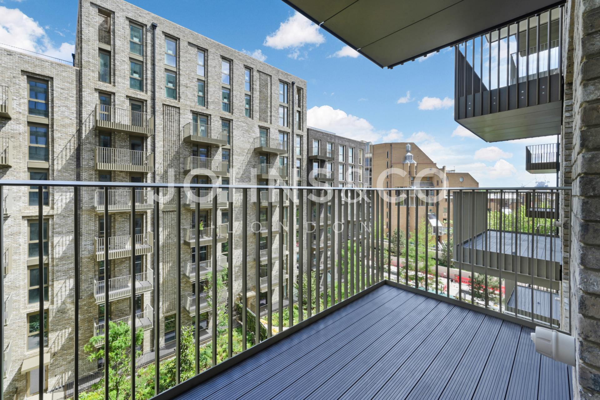 Flat Merino Gardens in Greater London