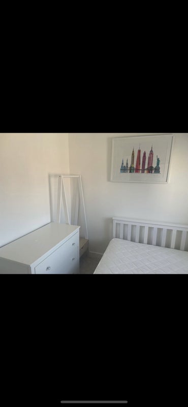 Room Rhiwsaeson in Cardiff