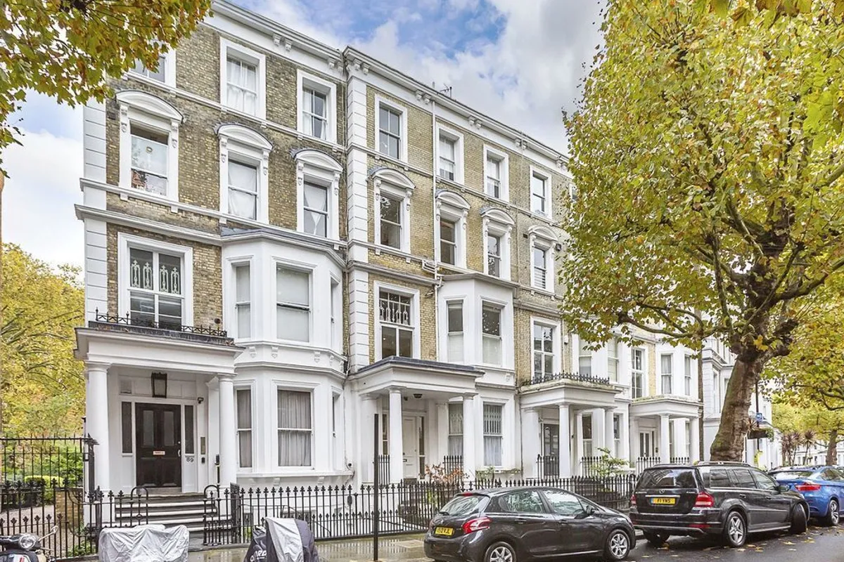 Flat Philbeach Gardens in Greater London