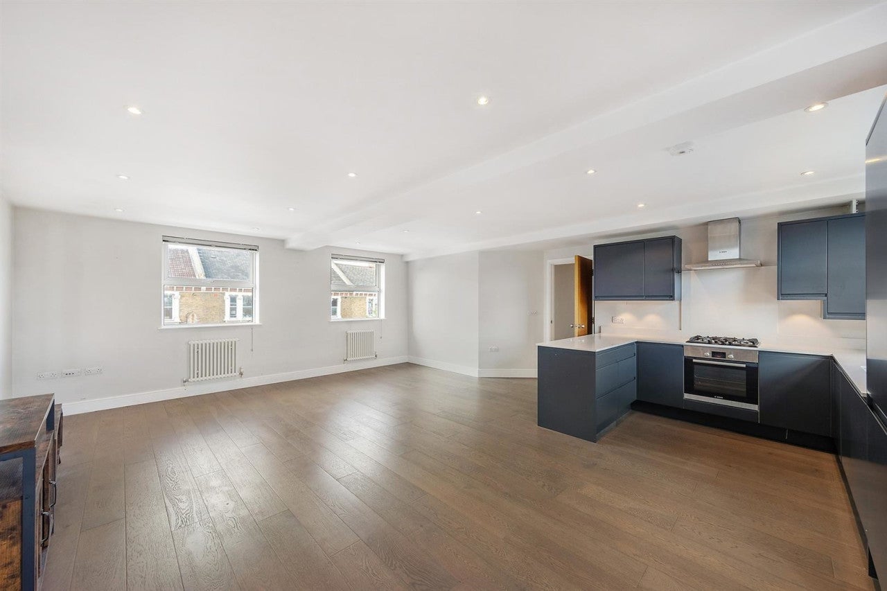 Flat Lordship Lane in Greater London