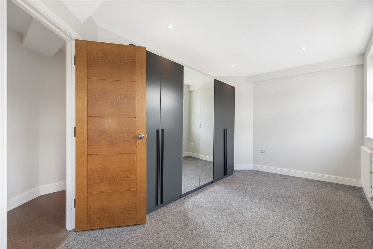 Flat Lordship Lane in Greater London