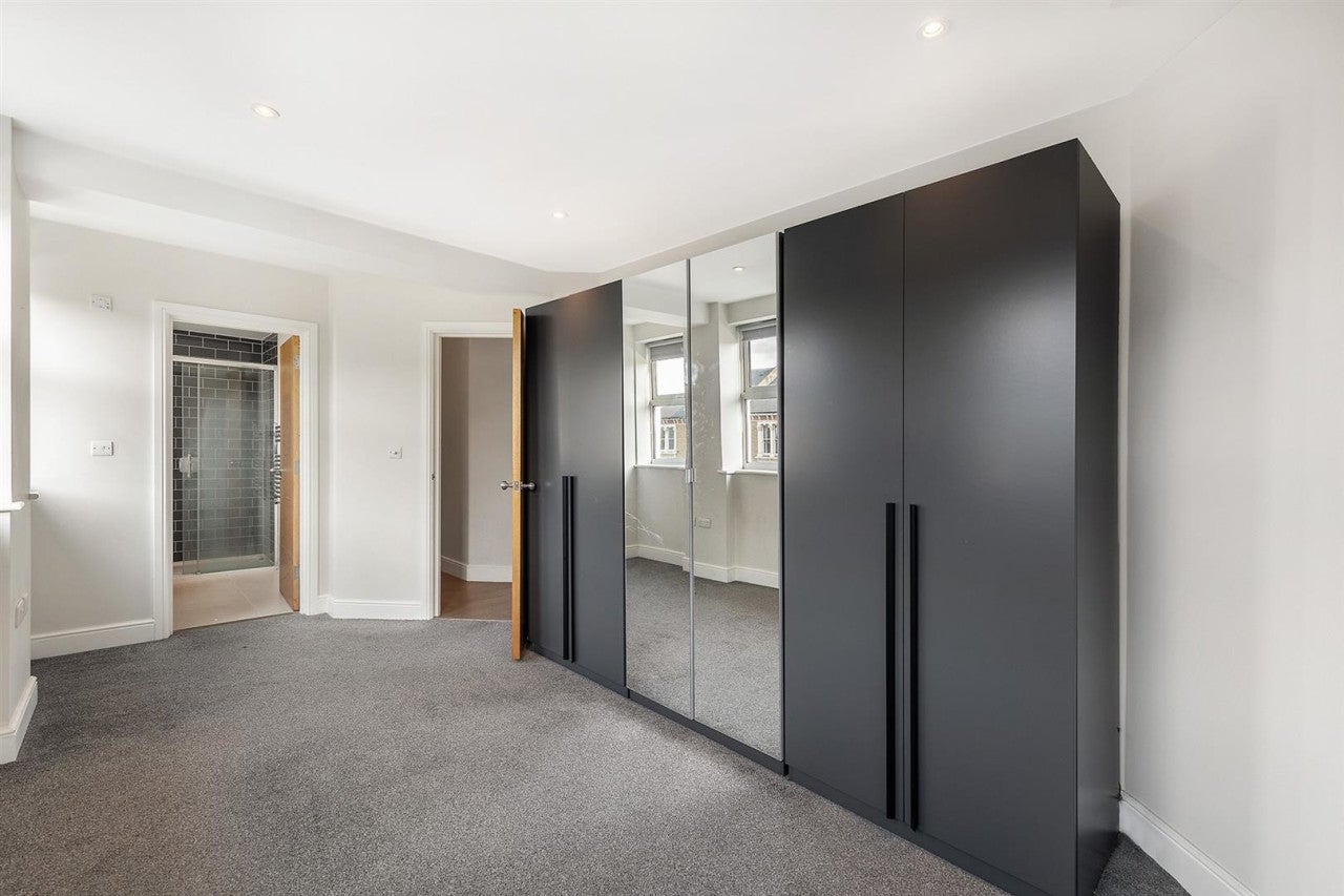 Flat Lordship Lane in Greater London