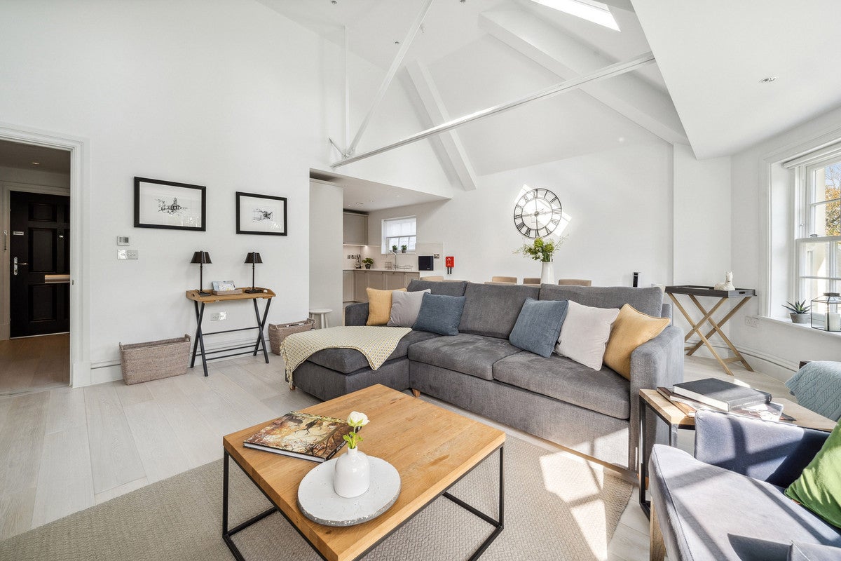 Flat Barrons Chase in Greater London