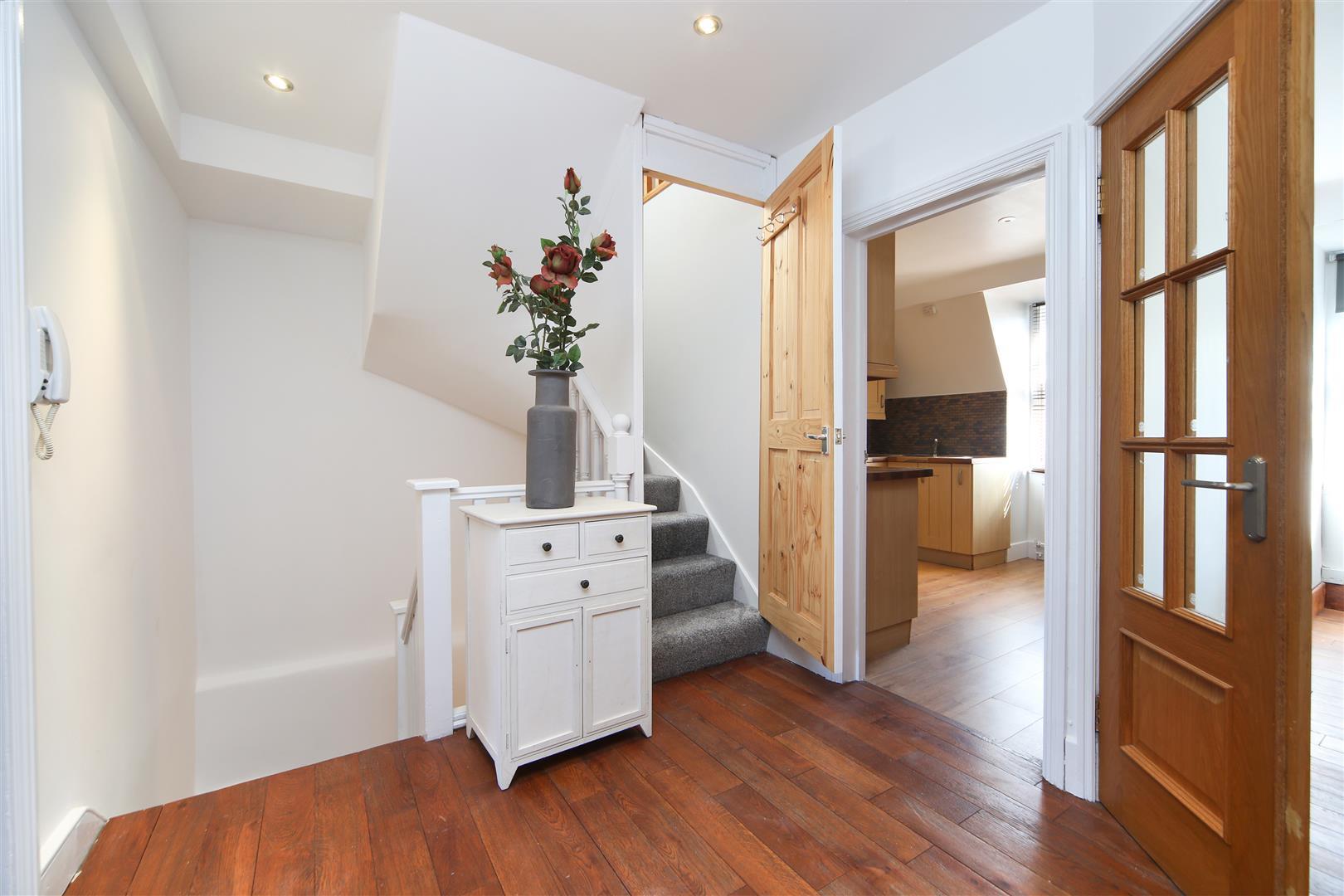 Flat Belsize Park Gardens in Greater London