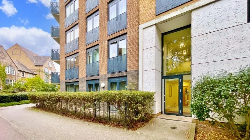 Flat Needleman Street in Greater London