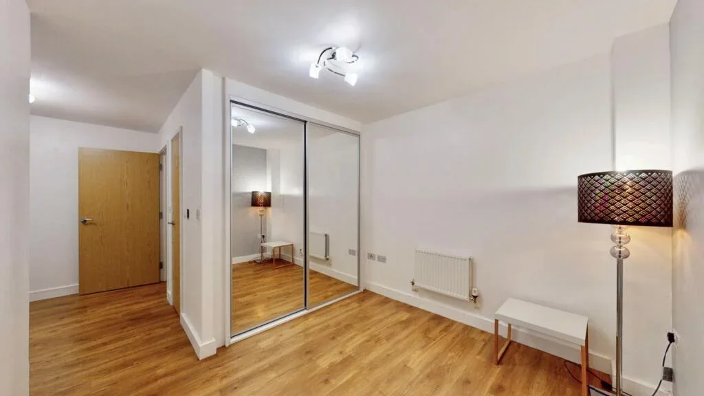 Flat Needleman Street in Greater London
