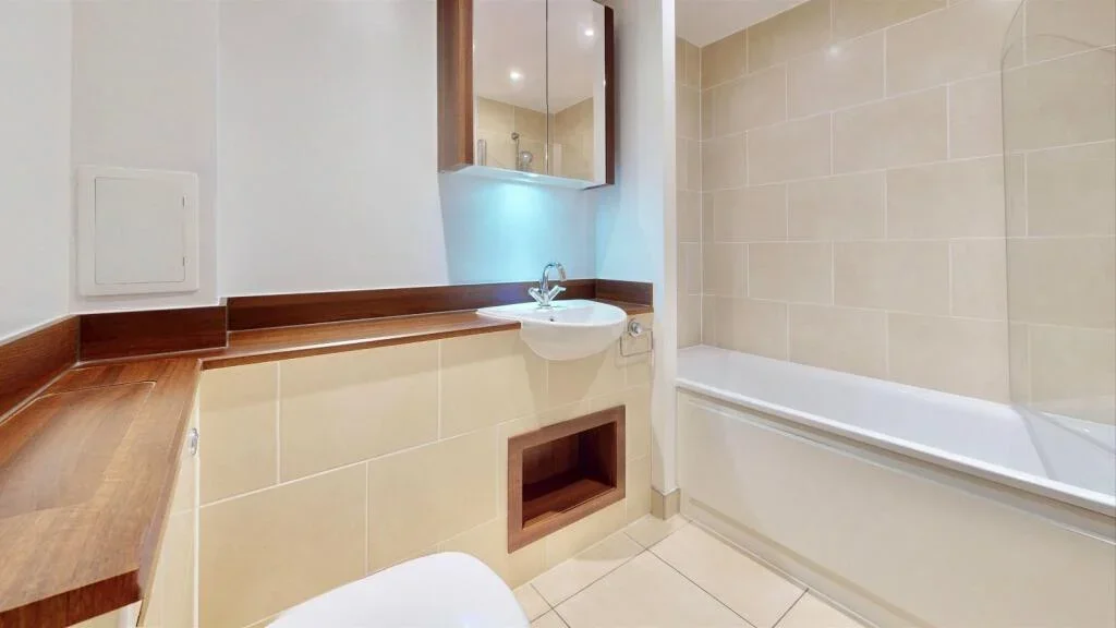 Flat Needleman Street in Greater London