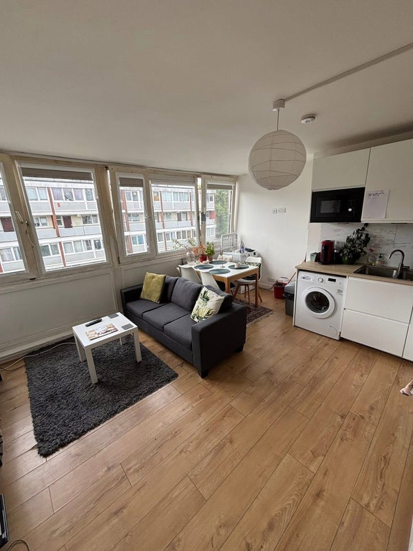 Room Bordon Walk in Greater London