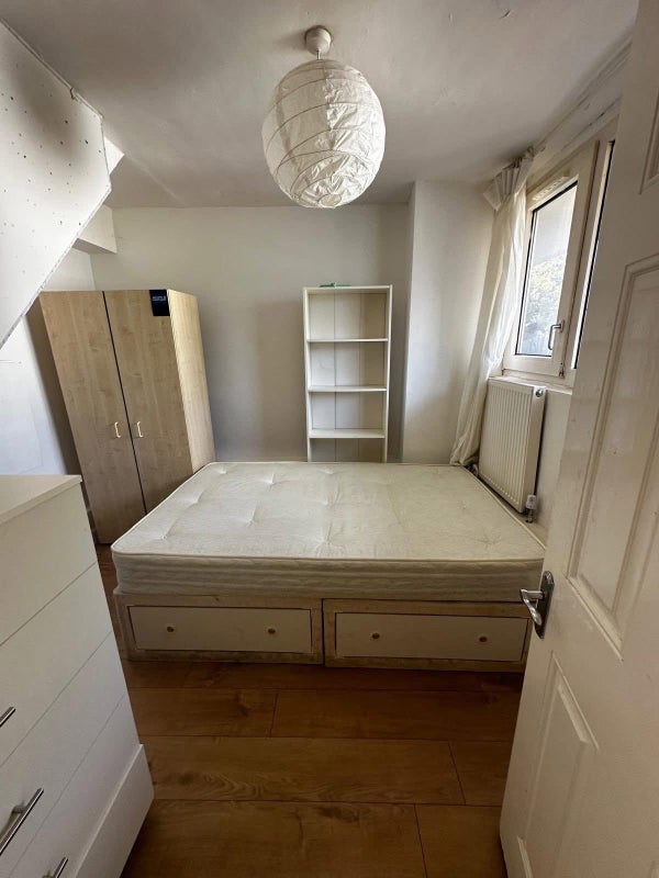 Room Bordon Walk in Greater London